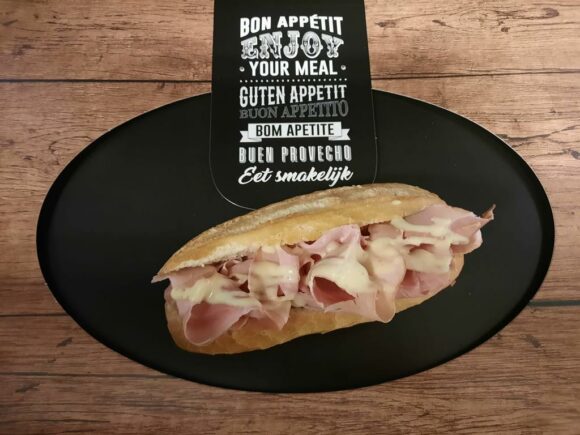 Broodje Warme Beenham met Honing Mosterd Saus